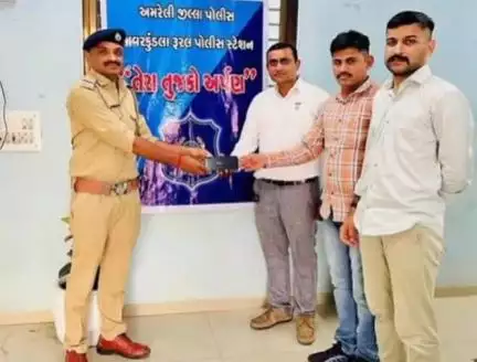 સાવરકુંડલા: ગુમ થયેલા મોબાઇલને સાવરકુંડલા રૂરલ પોલીસ સ્ટેશન વિસ્તાર ખાતેથી શોધી લેતી પોલીસ