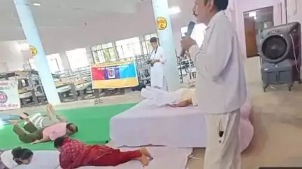 दतिया नगर: 11वें अंतर्राष्ट्रीय योग दिवस पर शासकीय पी.जी. कॉलेज दतिया में योगा का आयोजन