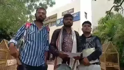 नरसिंहपुर: आधार ऑपरेटर नियुक्ति में गड़बड़ी के आरोप, युवाओं ने कलेक्ट्रेट में ज्ञापन देकर की निष्पक्ष जांच की मांग