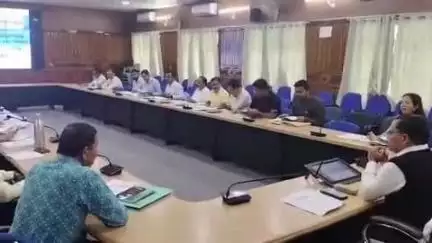 चम्पावत: त्रिस्तरीय पंचायत सामान्य निर्वाचन-2025 हेतु निर्वाचन अधिकारियों एवं सहायक निर्वाचन अधिकारियों का पहला प्रशिक्षण संपन्न