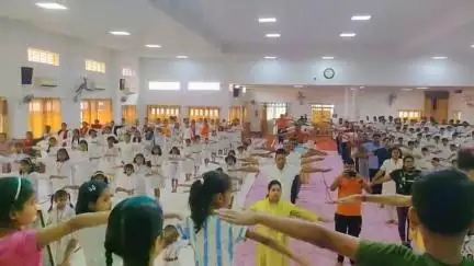 आनन्दराम ढांढनियाँ सरस्वती विद्या मंदिर भागलपुर में अन्तर्राष्ट्रीय योग दिवस समारोह संपन्न। ADSVM, BHAGALPUR