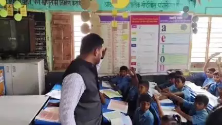 पाटोदा: जरेवाडीच्या जिल्हा परिषद शाळेला जिल्हाधिकारी यांची भेट