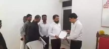 हमीरपुर: हमीरपुर की स्वास्थ्य व्यवस्था को लेकर JDU ने CM के लिए SDM को सौंपा ज्ञापन