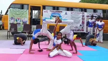 செங்கல்பட்டு: யோக தினத்தையொட்டி பொதுமக்களுக்கு விழிப்புணர்வு அரசு மருத்துவமனை முன்பு