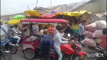 शेरघाटी: शेरघाटी में टोटो चालकों की मनमानी से लोग परेशान घंटों जाम की समस्या, नगर परिषद की व्यवस्था नाकाम

#jansamay