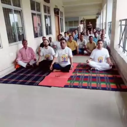 चांडिल: चांडिल अनुमंडलीय व्यवहार न्यायालय में योग शिविर का आयोजन किया गया