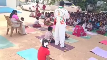 జన్నారం: అంతర్జాతీయ యోగా దినోత్సవం పురస్కరించుకొని పలు ప్రభుత్వ పాఠశాలల్లో యోగా నిర్వహించిన విద్యార్థులు,ఉపాధ్యాయులు