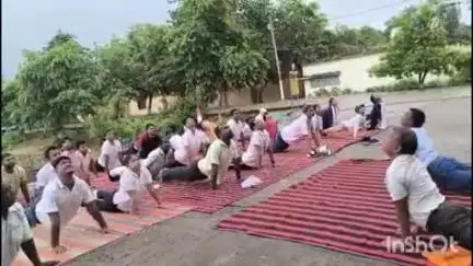 कुर्था: कुर्था में योग दिवस पर भव्य आयोजन, 'एक पृथ्वी, एक स्वास्थ्य के लिए योग' थीम रही प्रमुख