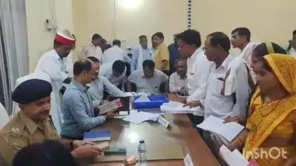 छिबरामऊ: संपूर्ण समाधान तहसील दिवस का आयोजन, DM और SP ने फरियादियों की समस्याएं सुनीं