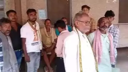 कर्वी: चित्रकूट पहाड़ी बनकट के पास आकाशीय बिजली की चपेट में आने से युवक की मौत, पुलिस ने शव का करवाया पीएम