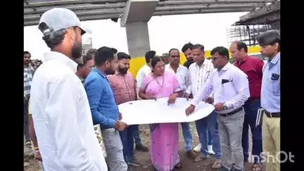 धार: धार में केंद्रीय राज्यमंत्री सावित्री ठाकुर ने रेल कार्यों का अवलोकन किया, गुणवत्तापूर्ण कार्य के निर्देश दिए