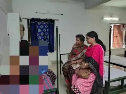 ଦିଗପହଣ୍ଡି: ଦିଗପହଣ୍ଡି ବସଷ୍ଟାଣ୍ଡରୁ ଉଦ୍ଧାର ହୋଇଥିବା ମହିଳା ଓ ଶିଶୁକୁ One Stop ସେଣ୍ଟରକୁ ପଠାଗଲା ।