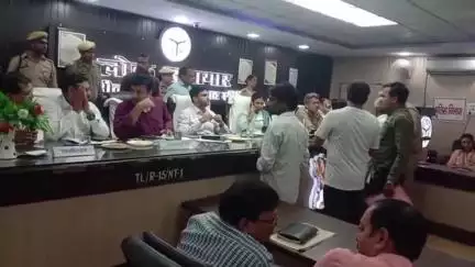 लखीमपुर: सदर तहसील में डीएम और एसपी की अध्यक्षता में हुआ संपूर्ण समाधान दिवस का आयोजन, आईं कुल 72 शिकायतें