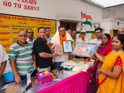 लंभुआ: लंभुआ के शिवगढ़ स्थित पीएम श्री विद्यालय में सम्मान समारोह का आयोजन, शिक्षक की सेवा कभी समाप्त नहीं होती