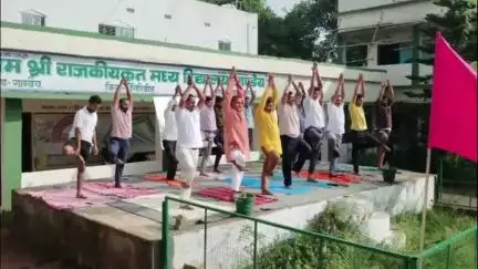 21 जून को गांडेय प्रखंड मुख्यालय सहित प्रखंड क्षेत्र में धूमधाम से मनाया गया अंतर्राष्ट्रीय योग दिवस
