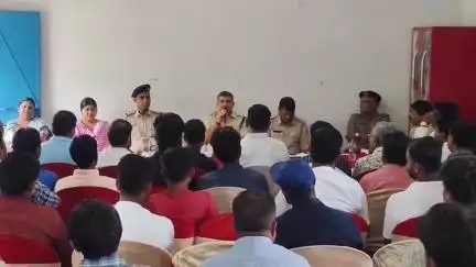 খয়রাশোল: রথযাত্রা শান্তিপূর্ণভাবে সম্পন্ন করতে কাঁকরতলায় পুলিশের উদ্যোগে শান্তি কমিটির আলোচনা সভা অনুষ্ঠিত হলো