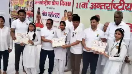 शामली: राष्ट्रीय किसान इंटर कॉलेज शामली में 2500 प्रतिभागियों के साथ मनाया गया भव्य योग दिवस