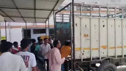 शाहजहांपुर: रोजा थाना क्षेत्र में सुभाष चौक के पास सड़क हादसे में 40 वर्षीय व्यक्ति की मौत, एक घायल