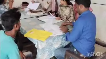 मोहनपुर: भूमि विवाद निपटारे के लिए मोहनपुर थाना परिसर में जनता दरबार का आयोजन