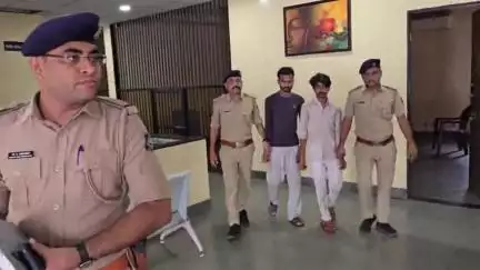 પલસાણા: તાંતીથૈયા રેલ્વે ટ્રેક ઉપરથી મળેલી લાશના આરોપીને કોર્ટમાં રજૂ, ત્રણ દિવસના રિમાન્ડ મેળવી રિકસ્ટ્રક્શન કરાયું