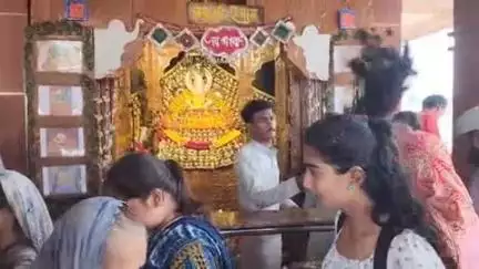 खंडवा नगर: एकादशी के अवसर पर खंडवा के खाटू श्याम मंदिर में उमड़ी श्रद्धालुओं की भीड़