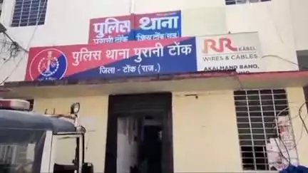 टोंक: एपीआरआई के सामने पिकअप चालक द्वारा तेज आवाज में टेप बजाने पर पुलिस ने टेप किया ज़ब्त, चालक गिरफ्तार