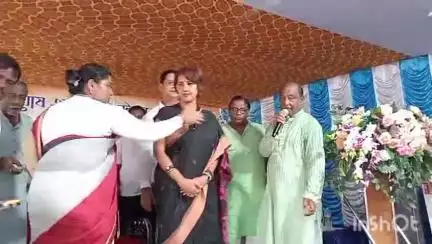 চুঁচুড়া-মগরা: চুঁচুড়ার কাঠঘড়া লেনে আমরা কজন জুনিয়র সংঘের রক্তদান শিবিরের উদ্বোধন করলেন সাংসদ