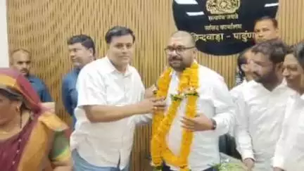 छिंदवाड़ा नगर: छिंदवाड़ा-परासिया रोड स्थित कार्यालय में कुंडा भाजपा मंडल के नवनियुक्त पदाधिकारी सांसद से मिले
