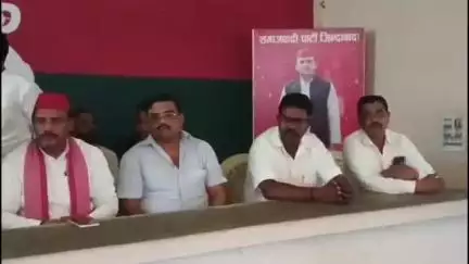 शाहजहांपुर: भाजपा नेता पर मुकदमा दर्ज होने पर उनके समर्थन में खड़ी हुई समाजवादी पार्टी, सपा कार्यालय पर आयोजित हुई प्रेसवार्ता