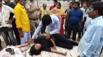 हर्रैया: छावनी के खतमसराय के पास मोटरसाइकिल की सांड से हुई टक्कर, 4 लोग हुए घायल