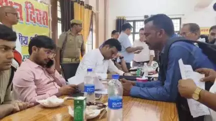 चकिया: तहसील में जिलाधिकारी की अध्यक्षता में हुआ सम्पूर्ण समाधान दिवस का आयोजन