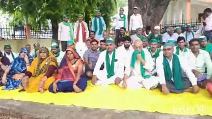 मैनपुरी: भाकियू टिकैत के पदाधिकारियों ने भाजपा सरकार के खिलाफ तिकोनिया पार्क में किया प्रदर्शन