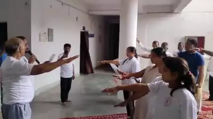 बारुन: विभिन्न जगहों पर बारुण में आयोजित हुआ योग शिविर, बीडीओ ने कहा- इसके प्रति लोगों को होना होगा जागरूक