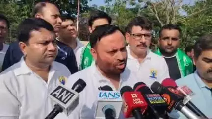 मुरादाबाद: कंपनी बाग में कैबिनेट मंत्री अनिल कुमार ने सपा के पूर्व सांसद डॉक्टर एसटी हसन पर किया जोरदार हमला