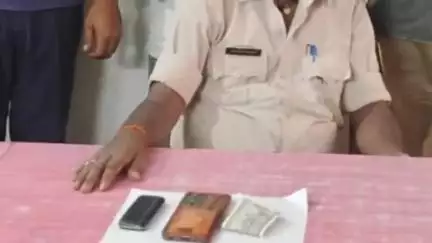 गया टाउन सीडी ब्लॉक: गया रेलवे जंक्शन पर RPF ने चोरी के ₹17800 और 1 मोबाइल के साथ 1 अभियुक्त को किया गिरफ्तार