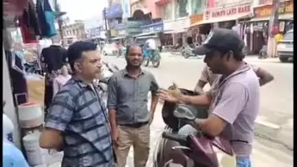 रूड़की: सिविल लाइन बाजार में गारमेंट्स की दुकान से अज्ञात चोर ने एसी का कॉपर पाइप काटकर किया चोरी