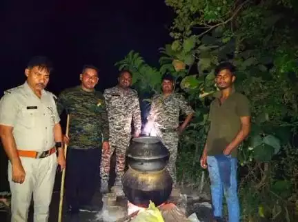 खैरलांजी: खैरलांजी के टेमनी में कच्ची शराब के खिलाफ रेड, 100 लीटर महुआ शराब व लाहन ज़ब्त, मामला दर्ज