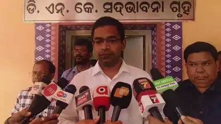 କୋରାପୁଟ ସହର: କୋରାପୁଟ ସଦଭାବନା ସଭାଗୃହ ଠାରେ ଜିଲ୍ଲା ପ୍ରଶାସନ ପକ୍ଷରୁ ସ୍ଵାସ୍ଥ୍ୟ ବିଭାଗର ସମୀକ୍ଷା ବୈଠକ ଅନୁଷ୍ଠିତ ପ୍ରତିକ୍ରିୟା ରଖିଛନ୍ତି ଜିଲ୍ଲାପାଳ