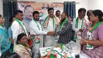 मुर्तीजापूर: शासकीय विश्रामगृह येथे आमदार अमोल मिटकरी यांच्या उपस्थितीत राष्ट्रवादी काँग्रेस पार्टीची आढावा बैठक पार पडली
