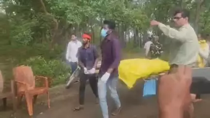 डिंडौरी: पकरी सोडा के जंगल में विशेषज्ञों की टीम ने तेंदुए का किया पोस्टमार्टम, अधिकारियों की मौजूदगी में हुआ अंतिम संस्कार