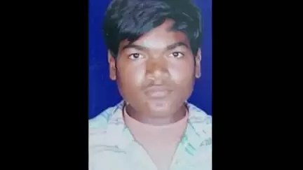 હળવદ: ટીકર ગામે વાડીએ રાત્રિના ખાટલા પર સુતા યુવાનને કાનમાં વિંછીએ ડંખ દેતા તડફડીને યુવાનનું કરુણ મોત