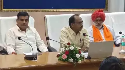 बड़गांव: सांसद डॉ. मन्नालाल रावत ने कलेक्ट्रेट स्थित सांसद कार्यालय में की प्रेस वार्ता, केंद्र सरकार की उपलब्धियां गिनाई