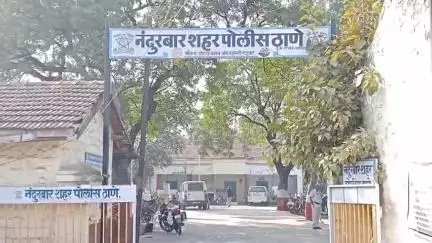 नंदुरबार: बस स्थानक शेजारील रस्त्याने ये-जा करणाऱ्या नागरिकांना अश्लील इशारे करणाऱ्या ९ महिलांना शहर पोलिसांनी केली अटक