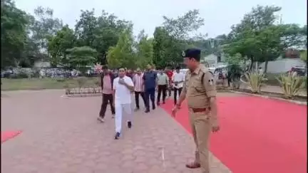देवास नगर: तुकोजीराव पवार स्टेडियम में मनाया गया 'अंतर्राष्ट्रीय योग दिवस', प्रभारी मंत्री जगदीश देवड़ा हुए शामिल