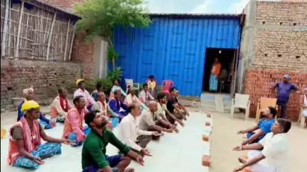 जोगापट्टी: अंतर्राष्ट्रीय योग दिवस पर चौमुखा पंचायत में मुखिया ने स्वच्छता कर्मियों के साथ किया योग