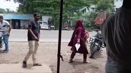 দেগঙ্গা: দেগঙ্গায় গৃহবধূর বাড়িতে গিয়ে হুমকির অভিযোগ, থানায় অভিযোগ দায়ের
