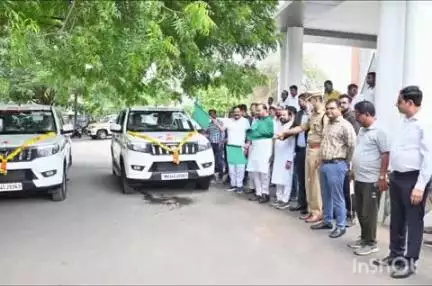 चंद्रपूर: शहरातील #नियोजन भवन येथे पालकमंत्र्यांच्या हस्ते सहा वाहनांचे लोकार्पण