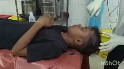 भभुआ: सीवों गांव में पशु चारा घर में रखने के विवाद को लेकर पिता-पुत्र को मारपीट कर किया घायल, सदर में इलाज जारी