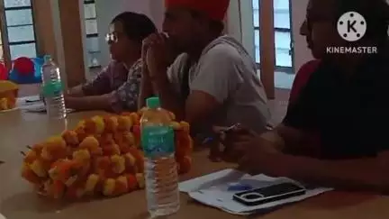 सीकर: जिला रसद अधिकारी सीकर ने पिपराली पंचायत समिति सभागार में राशन डीलरों की ली बैठक