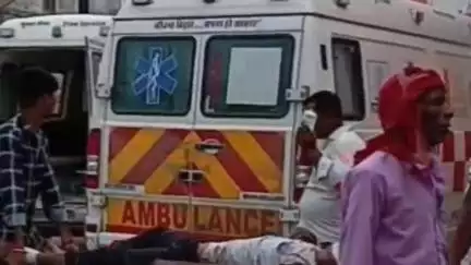 लौरिया: लौरिया-बगहा मुख्य मार्ग पर इंग्लिशिया पेट्रोल पंप के पास अज्ञात वाहन ने युवक को मारी टक्कर, हालत गंभीर